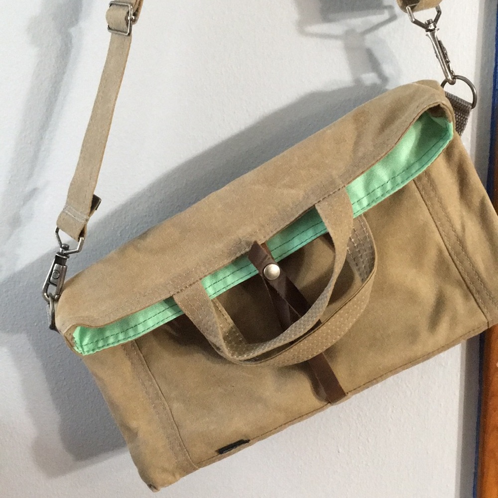 Moop Paperback shoulder bag